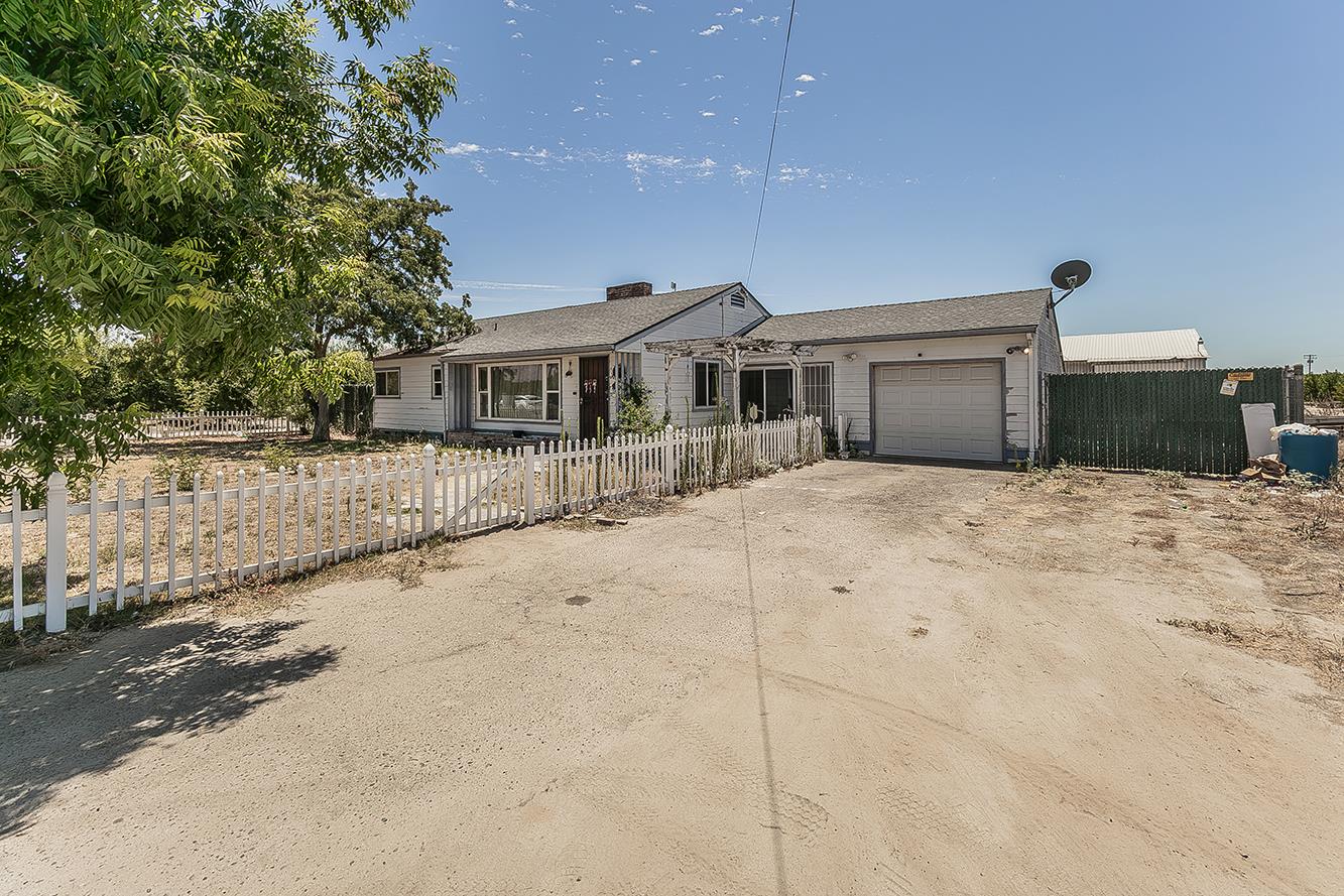17209 E Floral Ave, Reedley, CA 93654