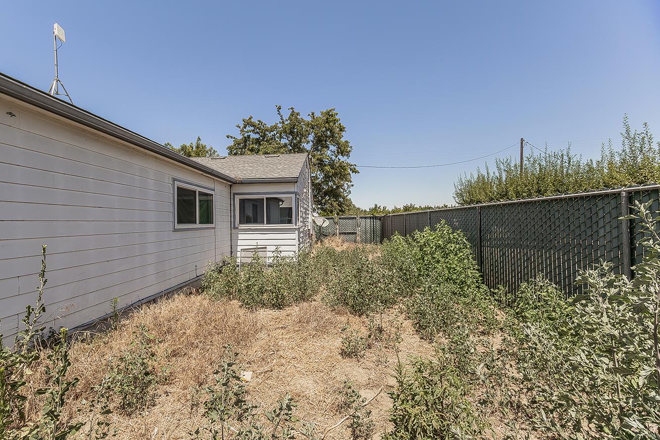 17209 E Floral Ave, Reedley, CA 93654