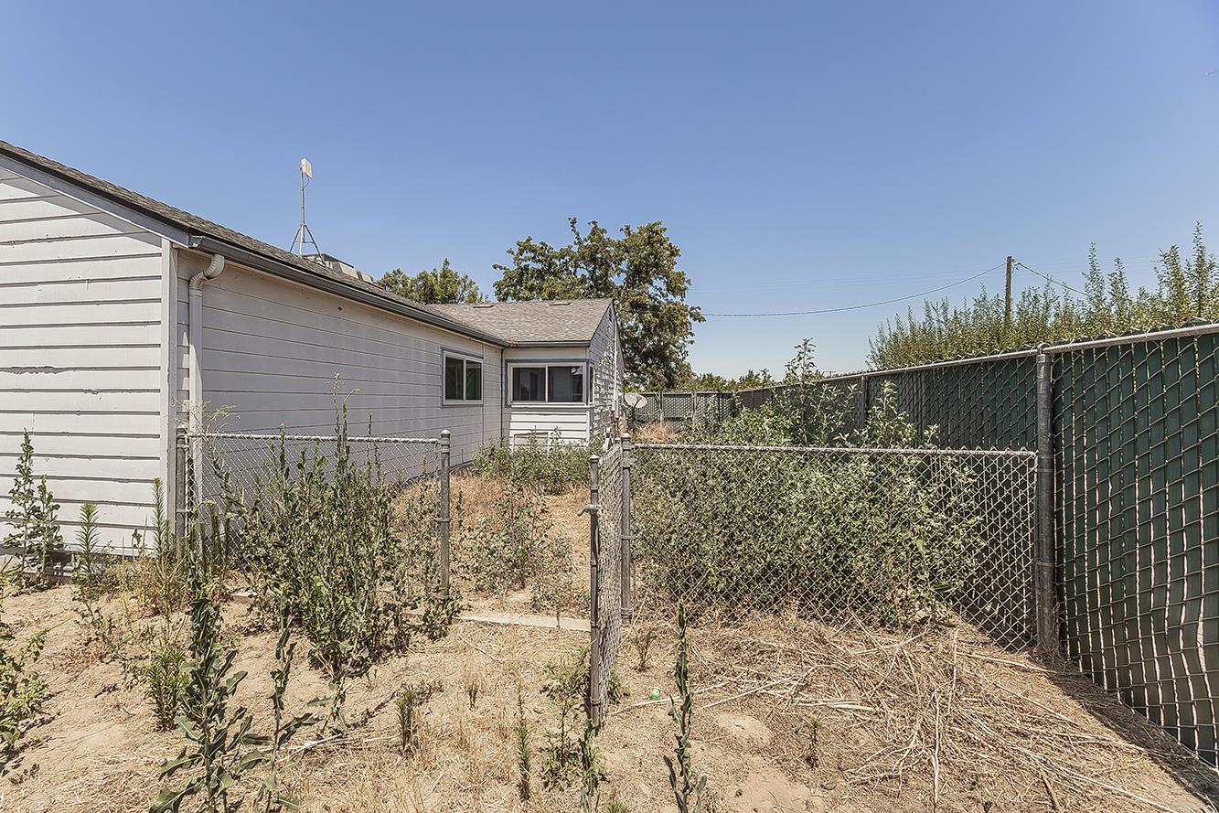 17209 E Floral Ave, Reedley, CA 93654