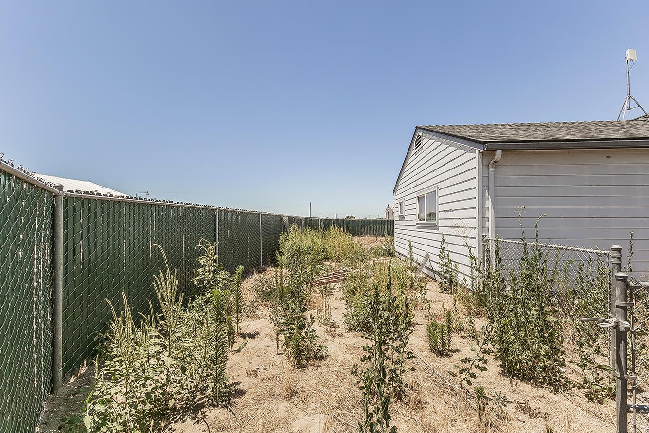 17209 E Floral Ave, Reedley, CA 93654