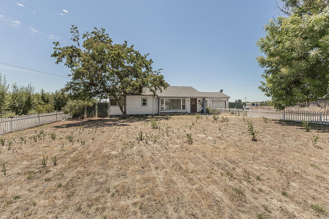 17209 E Floral Ave, Reedley, CA 93654
