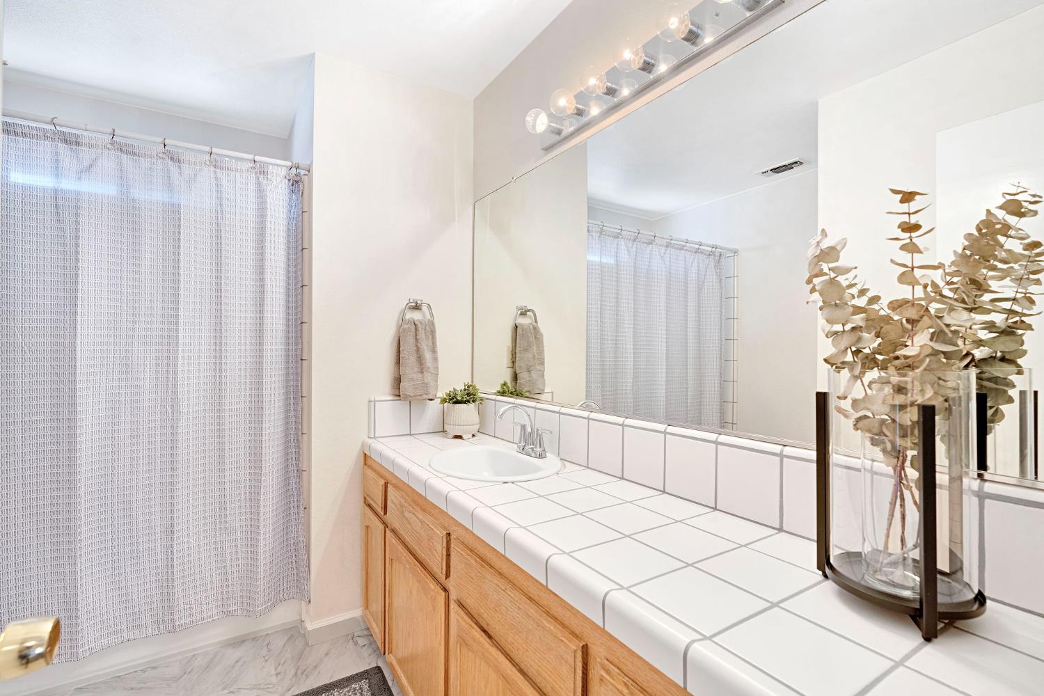 467 E Alluvial Ave #104, Fresno, CA 93720