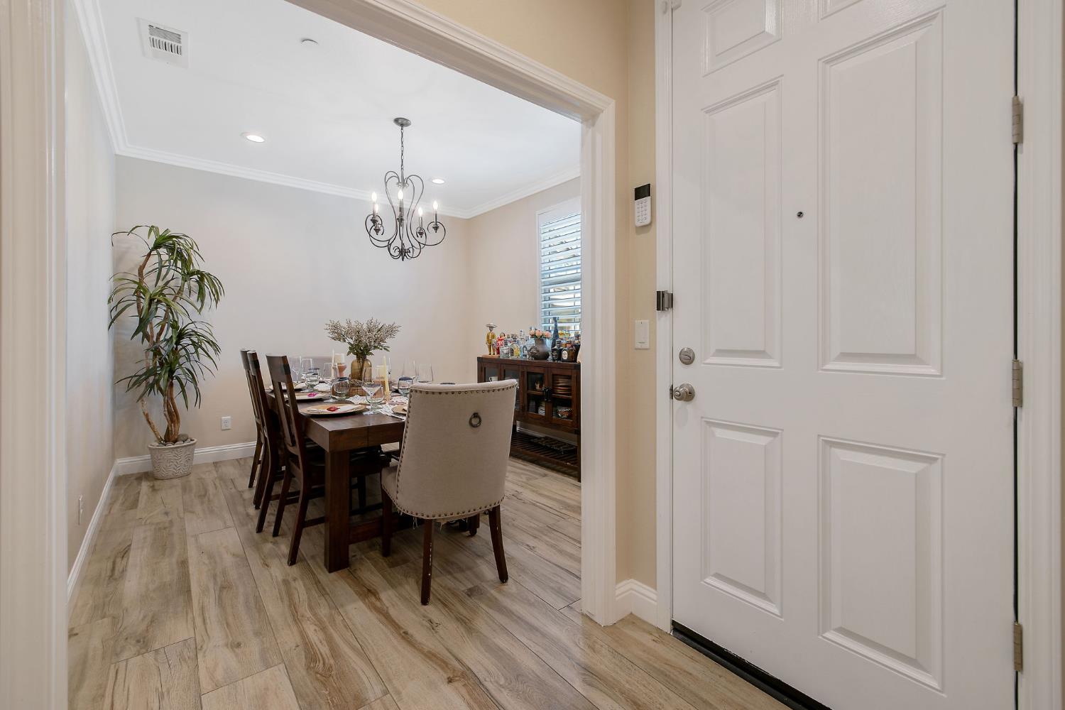 908 Tuscany Ct, Lemoore, CA 93245