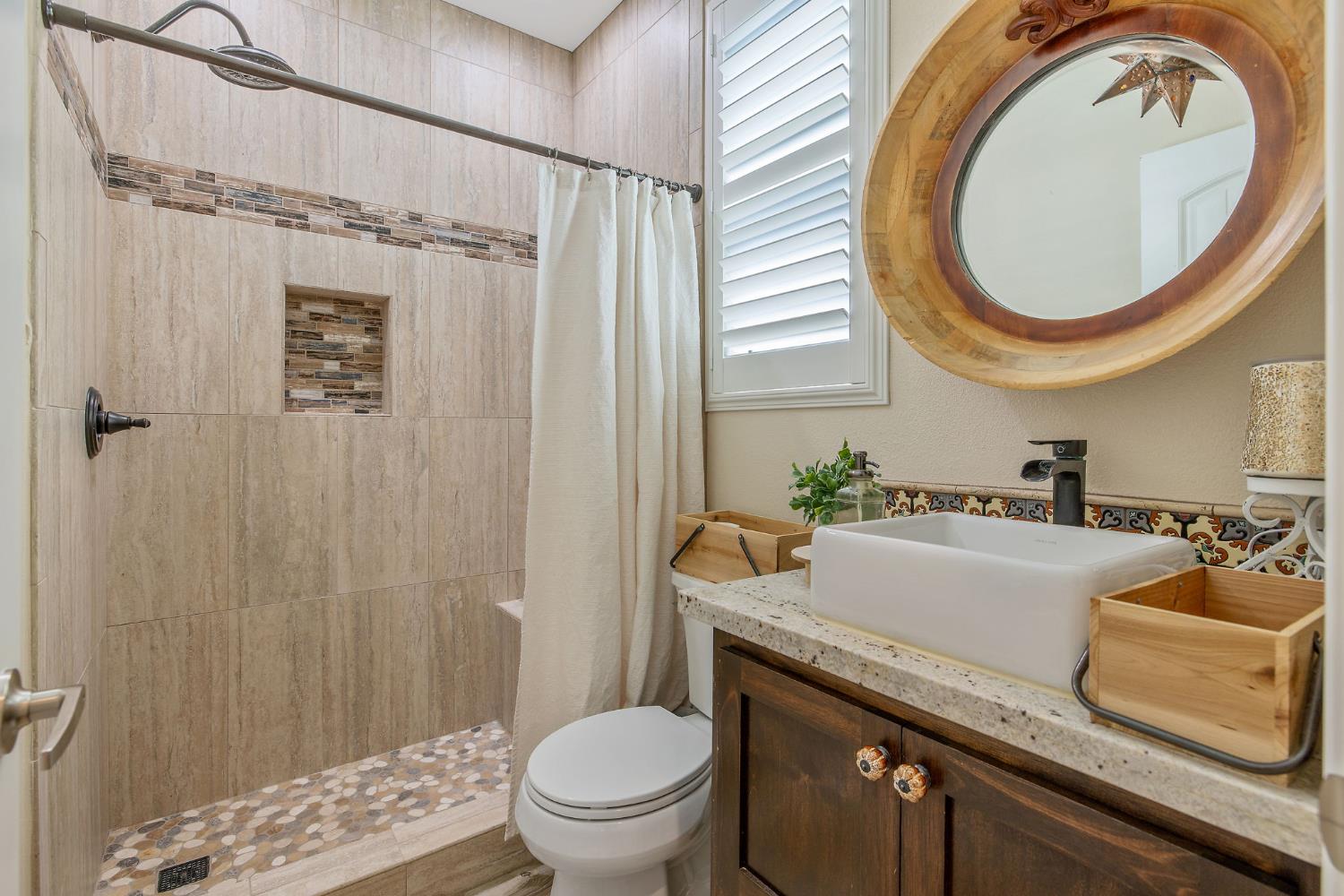 908 Tuscany Ct, Lemoore, CA 93245