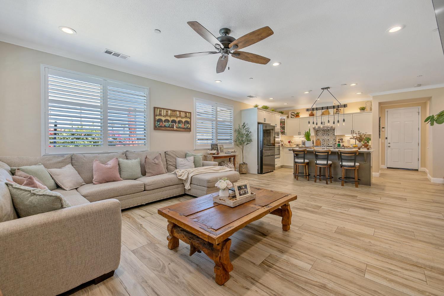 908 Tuscany Ct, Lemoore, CA 93245
