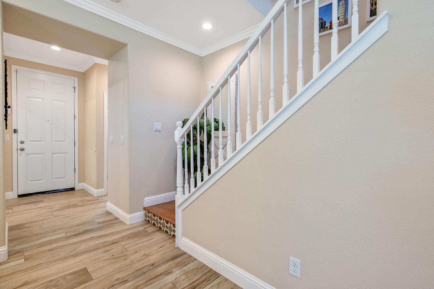 908 Tuscany Ct, Lemoore, CA 93245