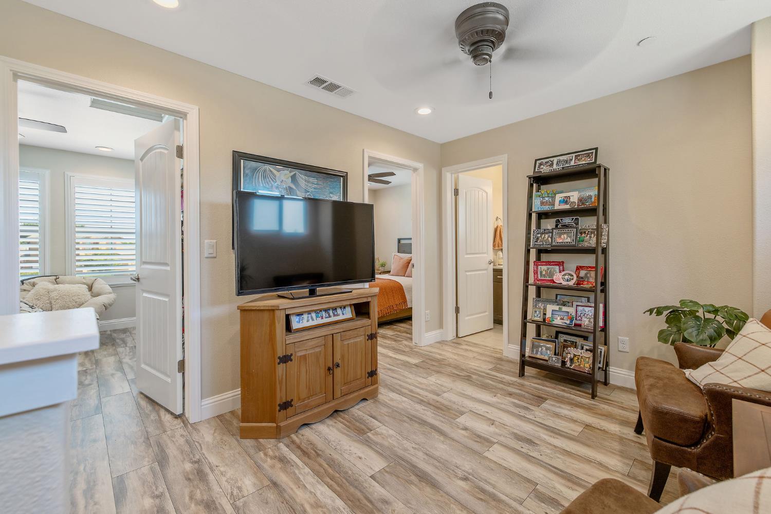 908 Tuscany Ct, Lemoore, CA 93245
