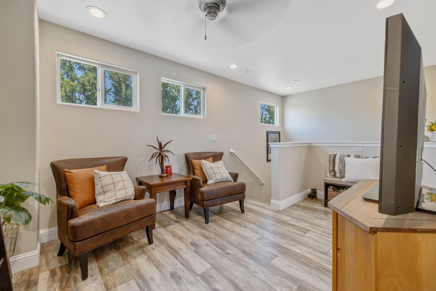 908 Tuscany Ct, Lemoore, CA 93245