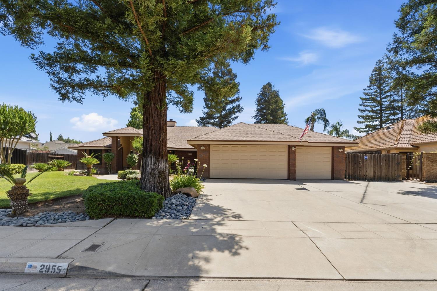 2955 Holly Ave, Clovis, CA 93611