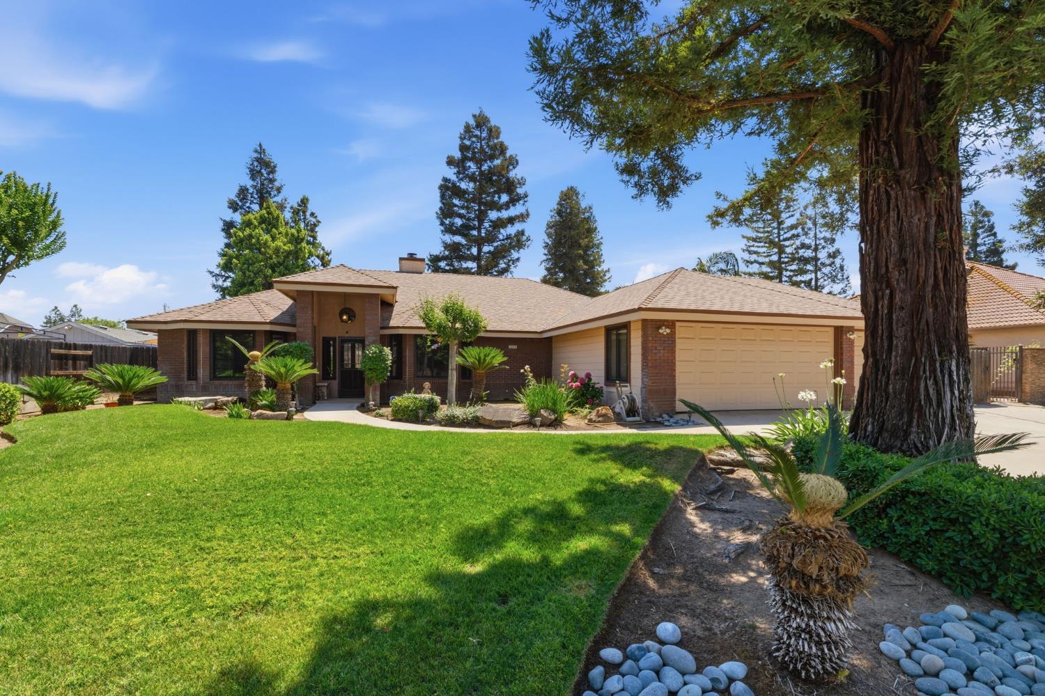 2955 Holly Ave, Clovis, CA 93611