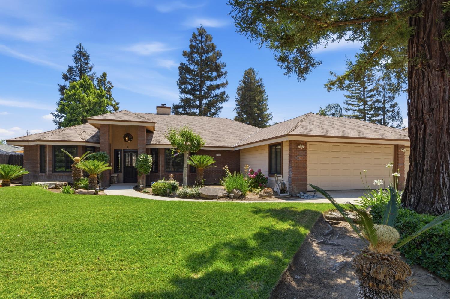 2955 Holly Ave, Clovis, CA 93611