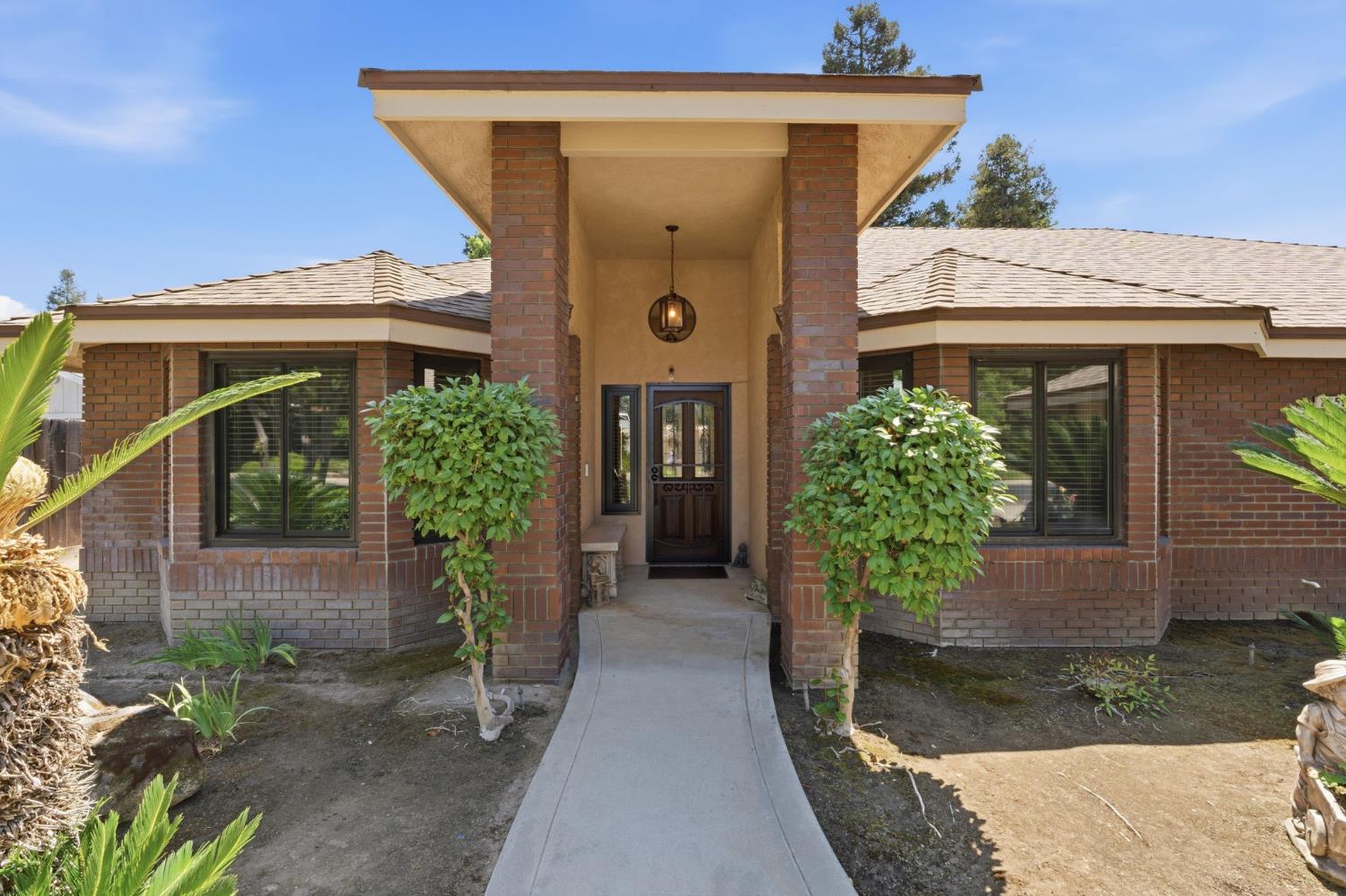 2955 Holly Ave, Clovis, CA 93611