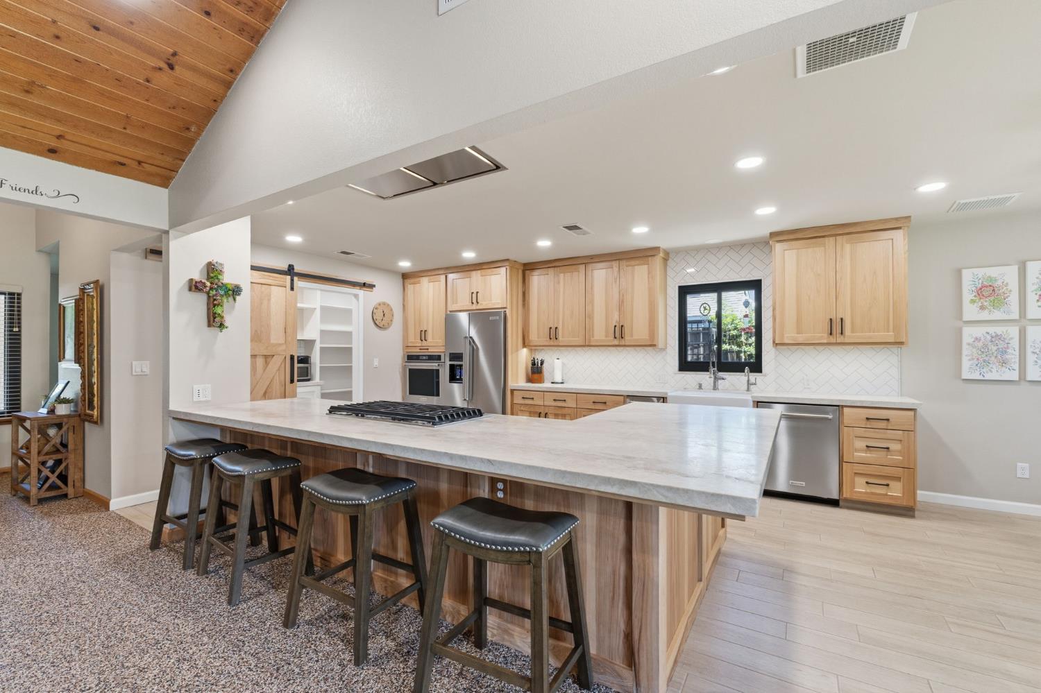 2955 Holly Ave, Clovis, CA 93611