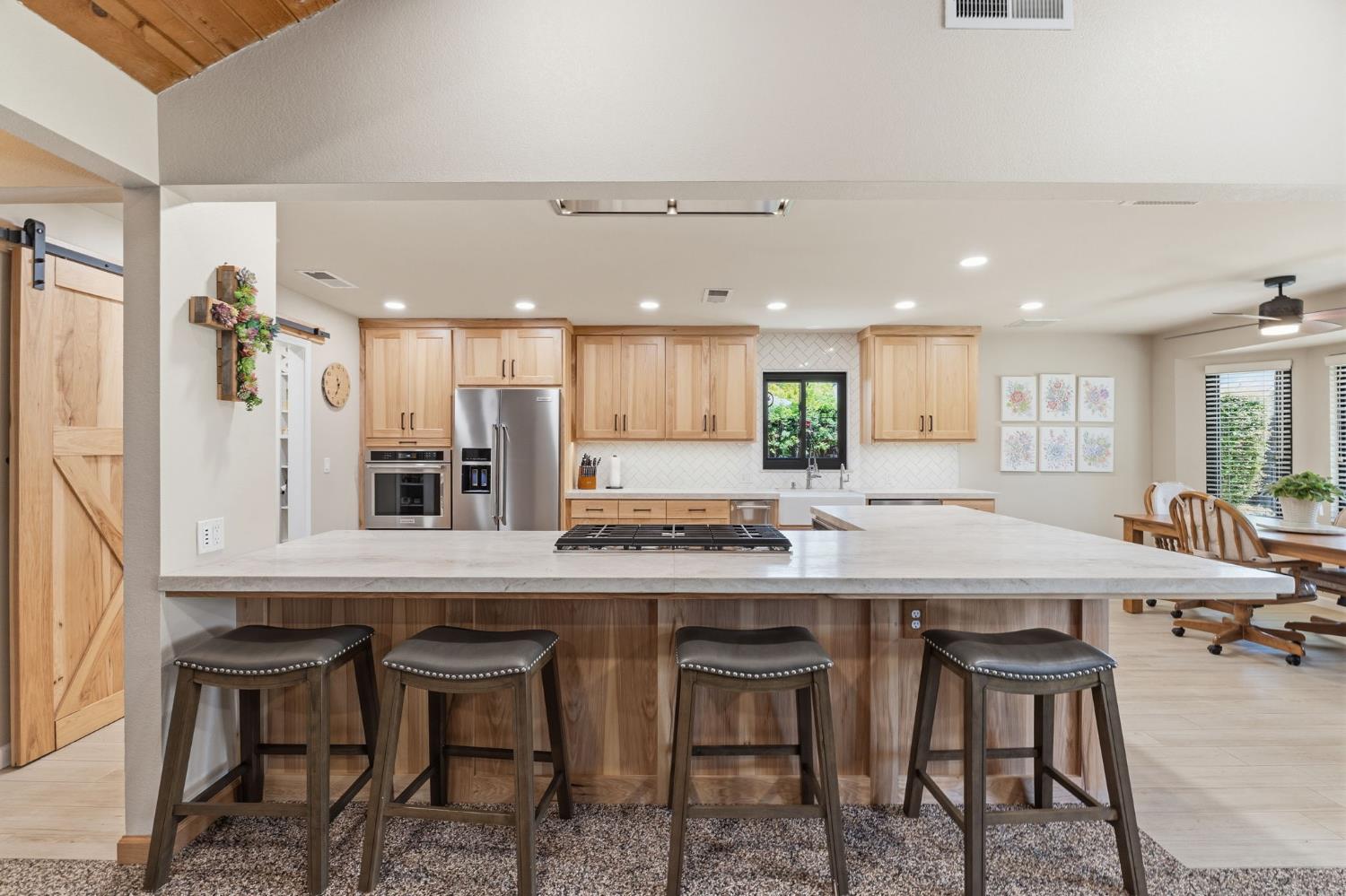 2955 Holly Ave, Clovis, CA 93611