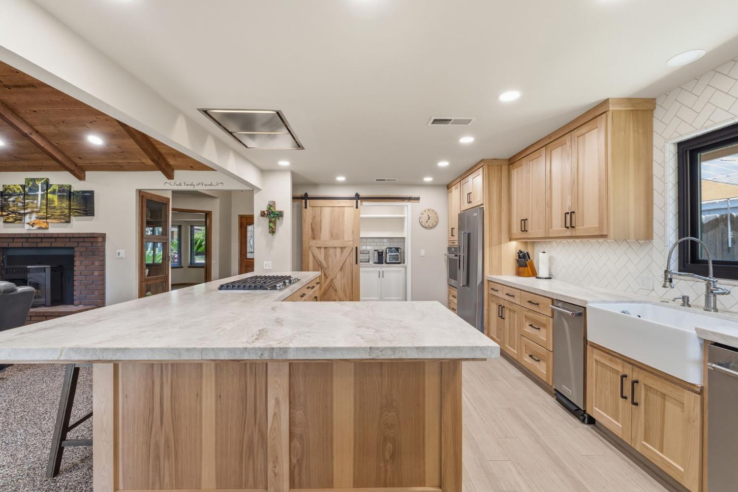 2955 Holly Ave, Clovis, CA 93611
