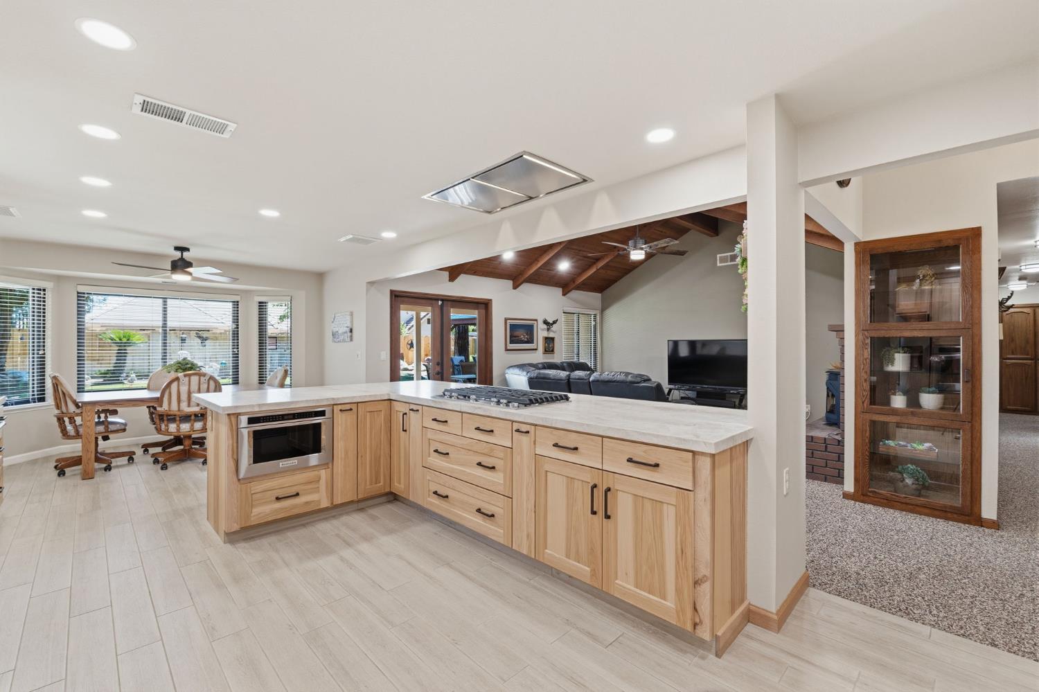 2955 Holly Ave, Clovis, CA 93611