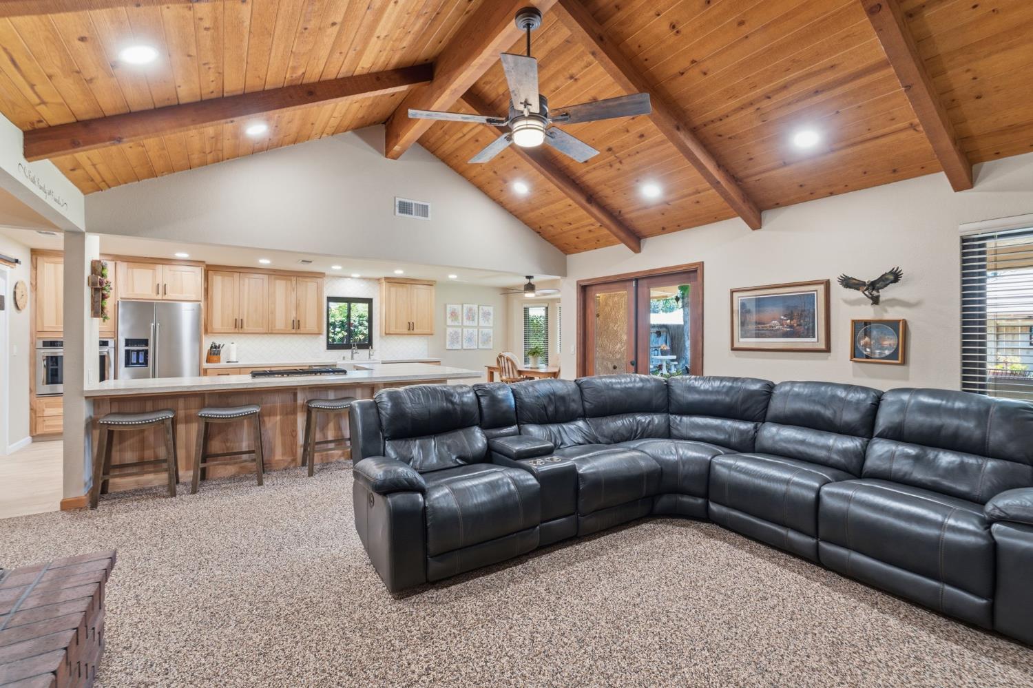 2955 Holly Ave, Clovis, CA 93611