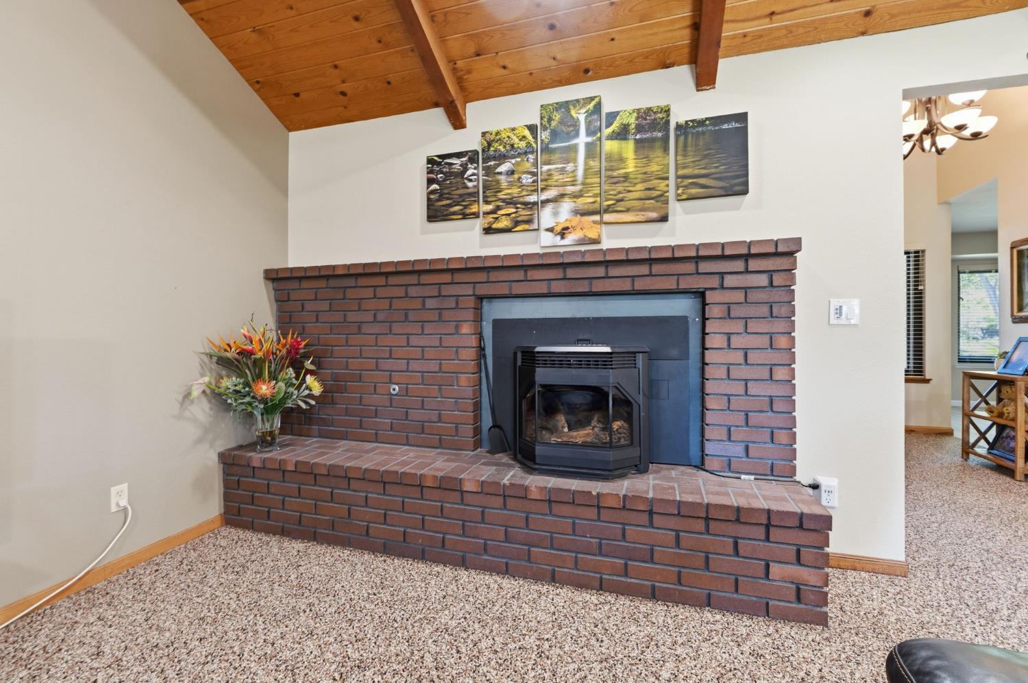 2955 Holly Ave, Clovis, CA 93611