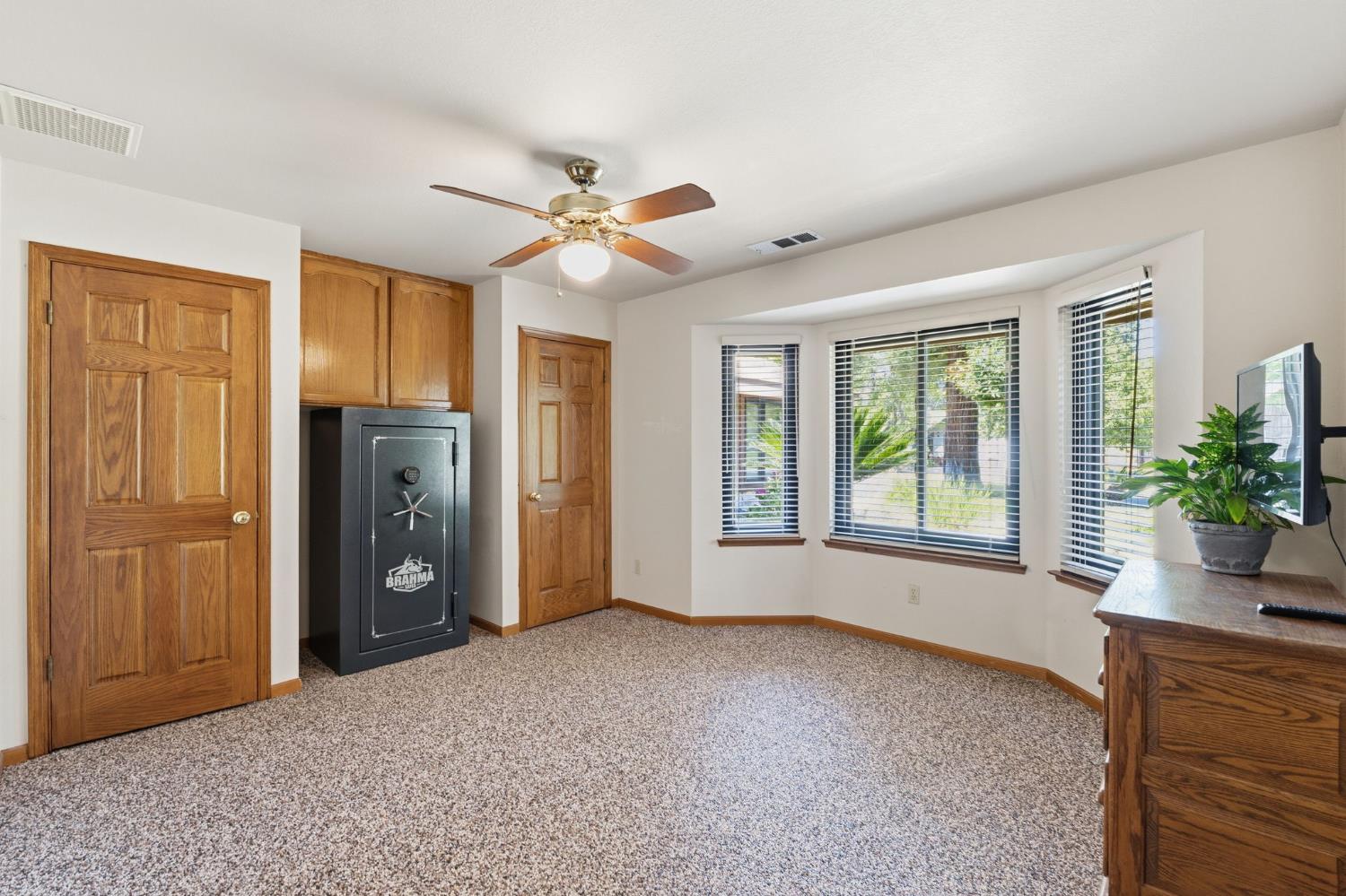 2955 Holly Ave, Clovis, CA 93611