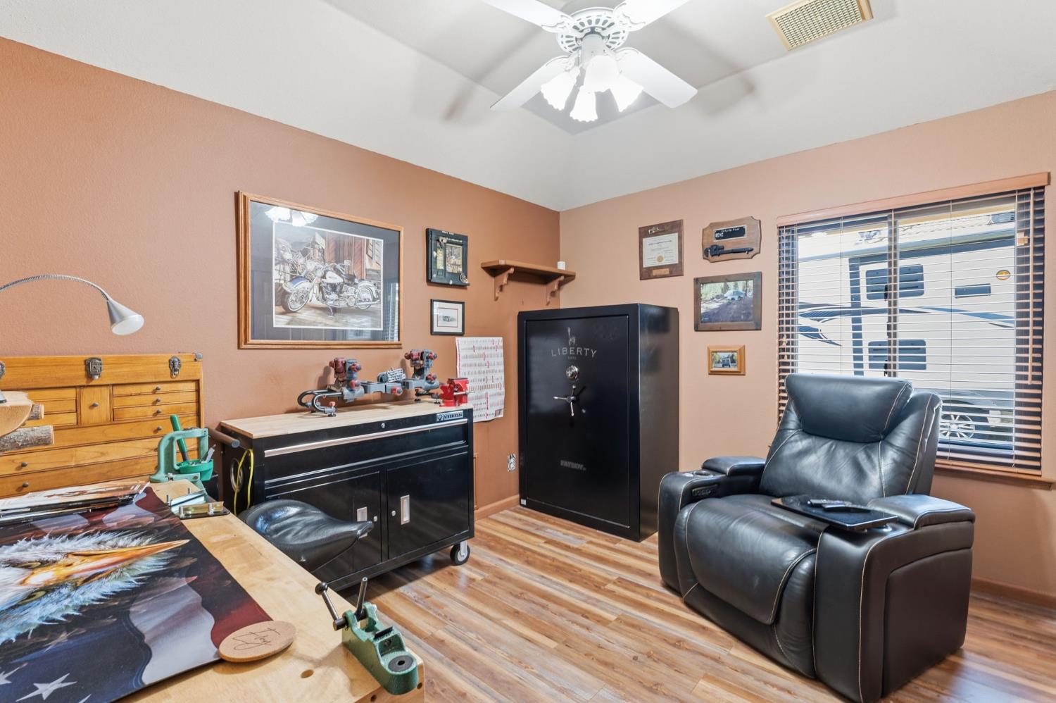 2955 Holly Ave, Clovis, CA 93611
