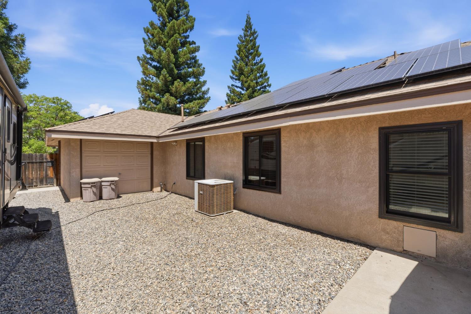 2955 Holly Ave, Clovis, CA 93611