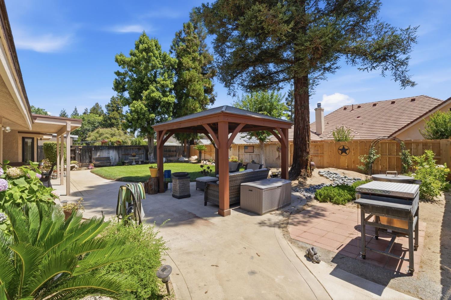 2955 Holly Ave, Clovis, CA 93611