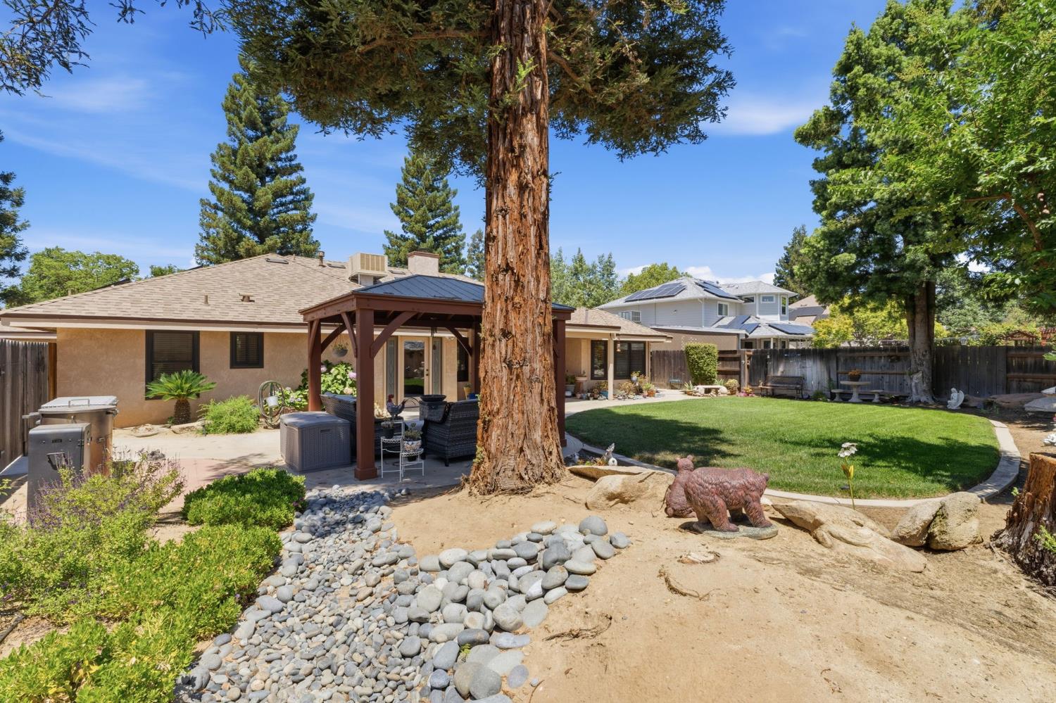 2955 Holly Ave, Clovis, CA 93611