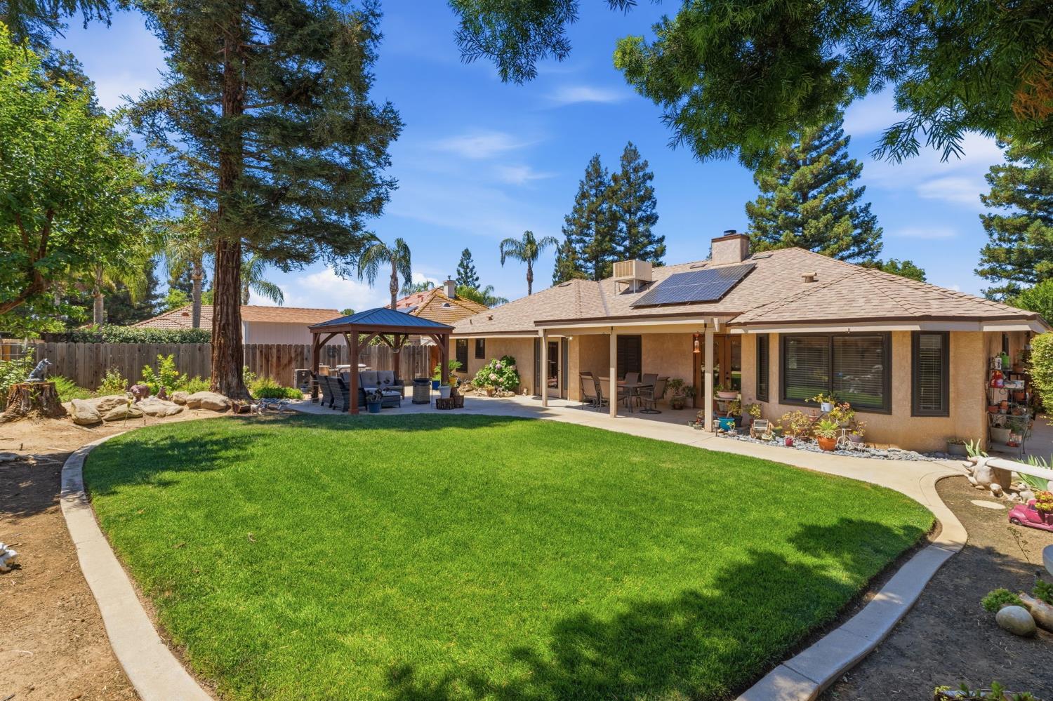 2955 Holly Ave, Clovis, CA 93611