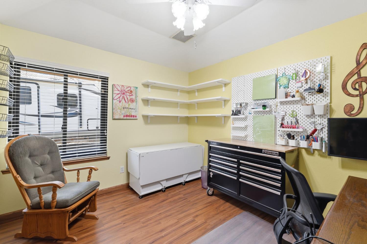 2955 Holly Ave, Clovis, CA 93611