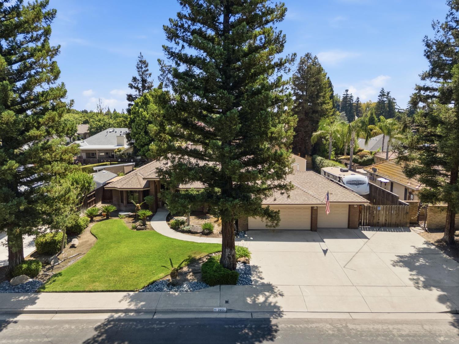 2955 Holly Ave, Clovis, CA 93611