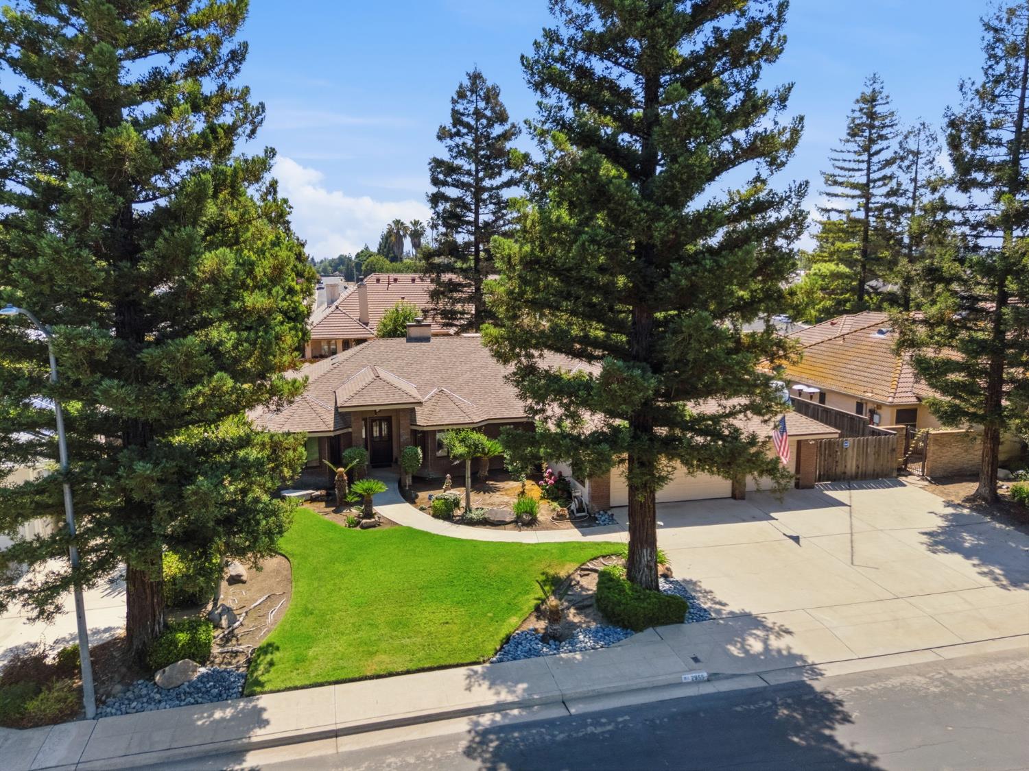 2955 Holly Ave, Clovis, CA 93611