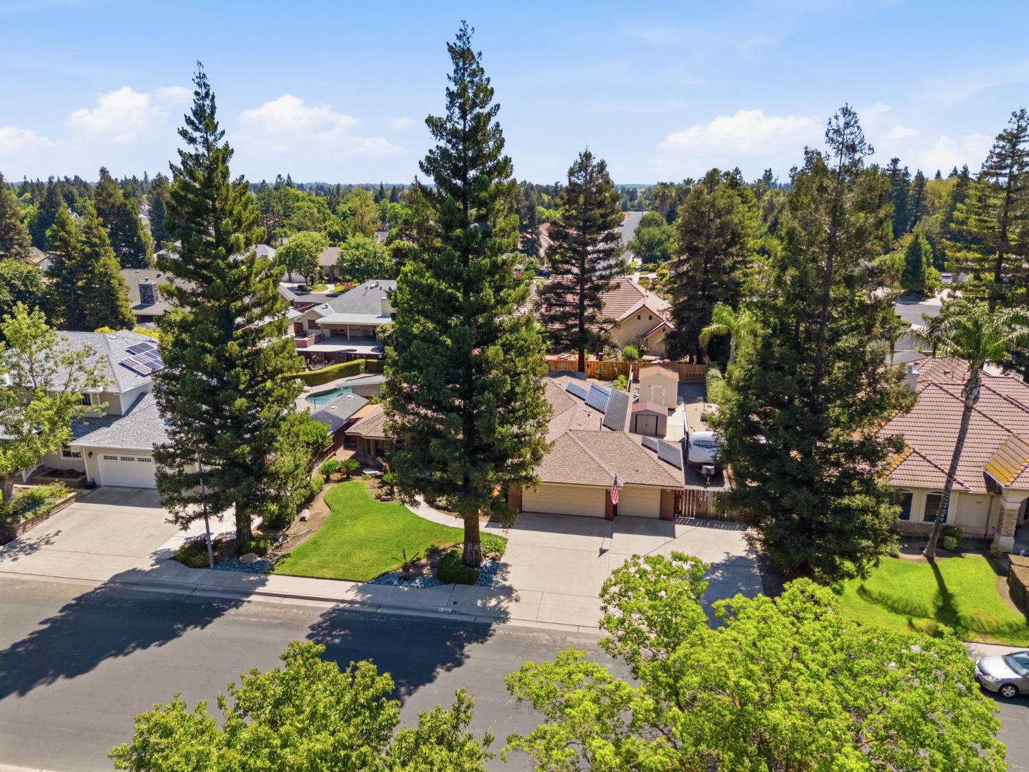 2955 Holly Ave, Clovis, CA 93611