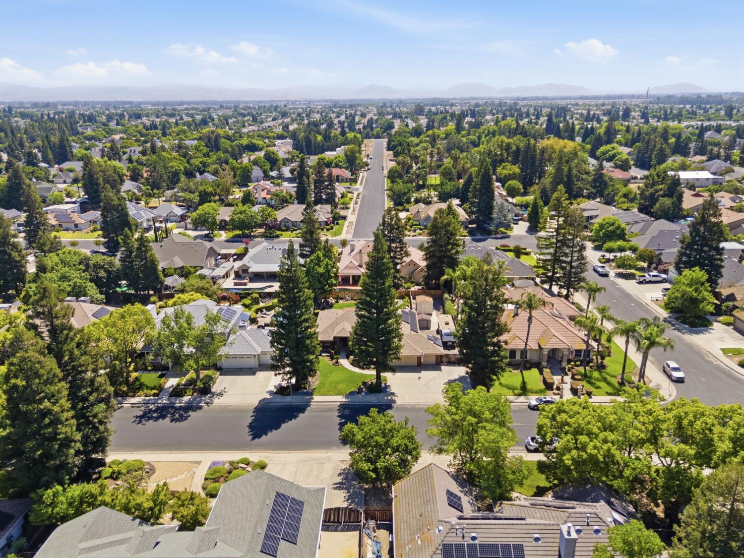 2955 Holly Ave, Clovis, CA 93611