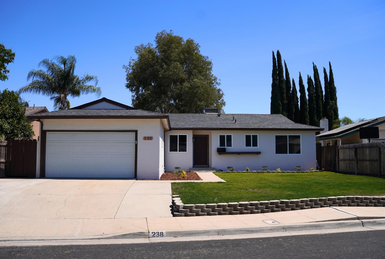 238 W Swift Ave, Clovis, CA 93612