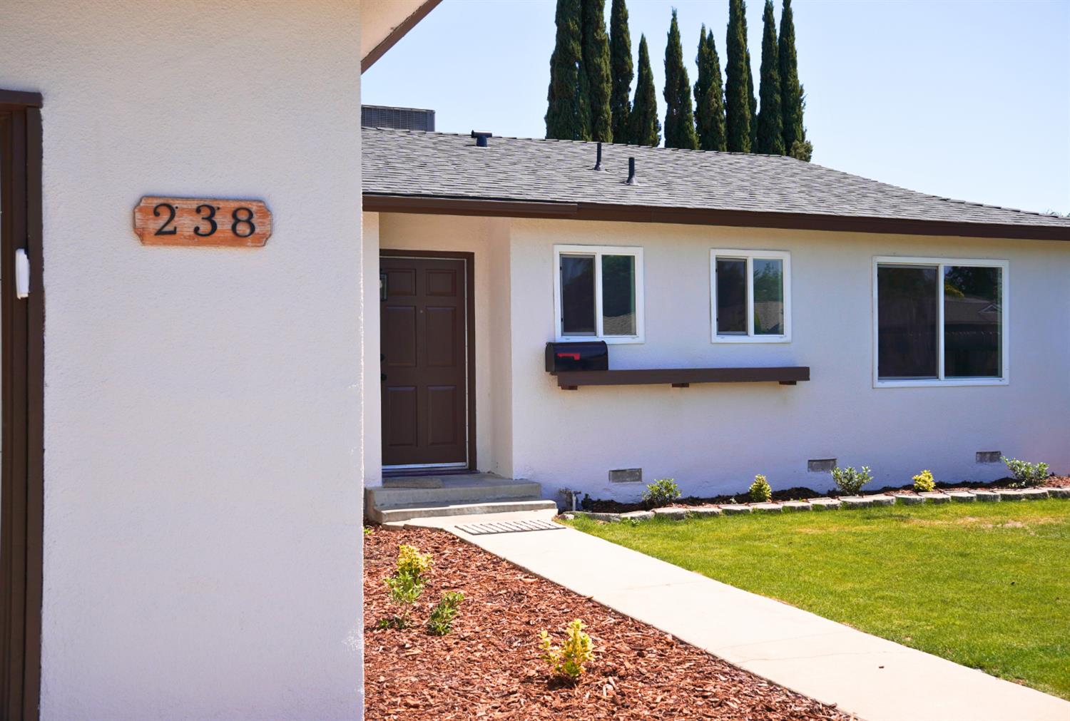 238 W Swift Ave, Clovis, CA 93612