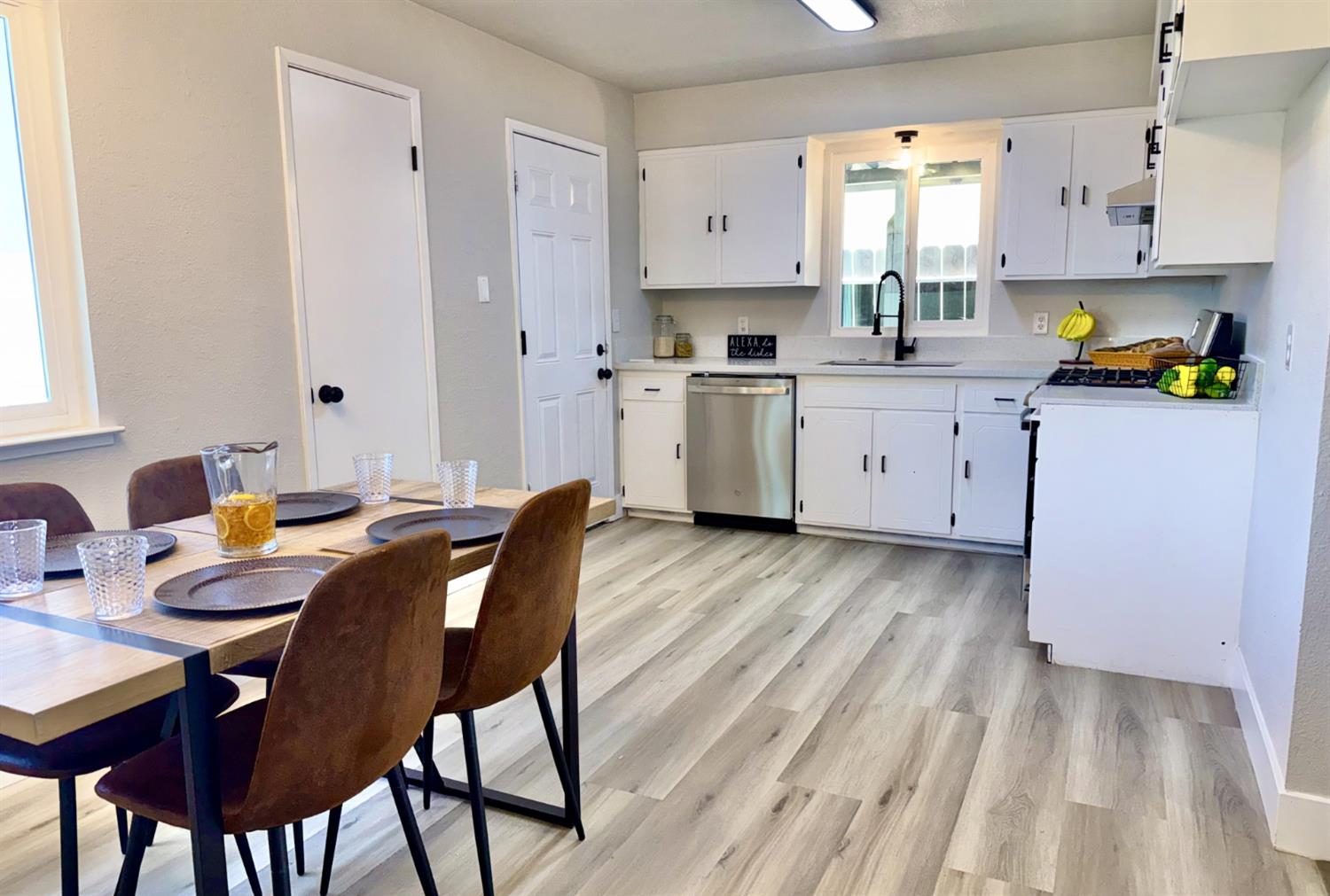 238 W Swift Ave, Clovis, CA 93612