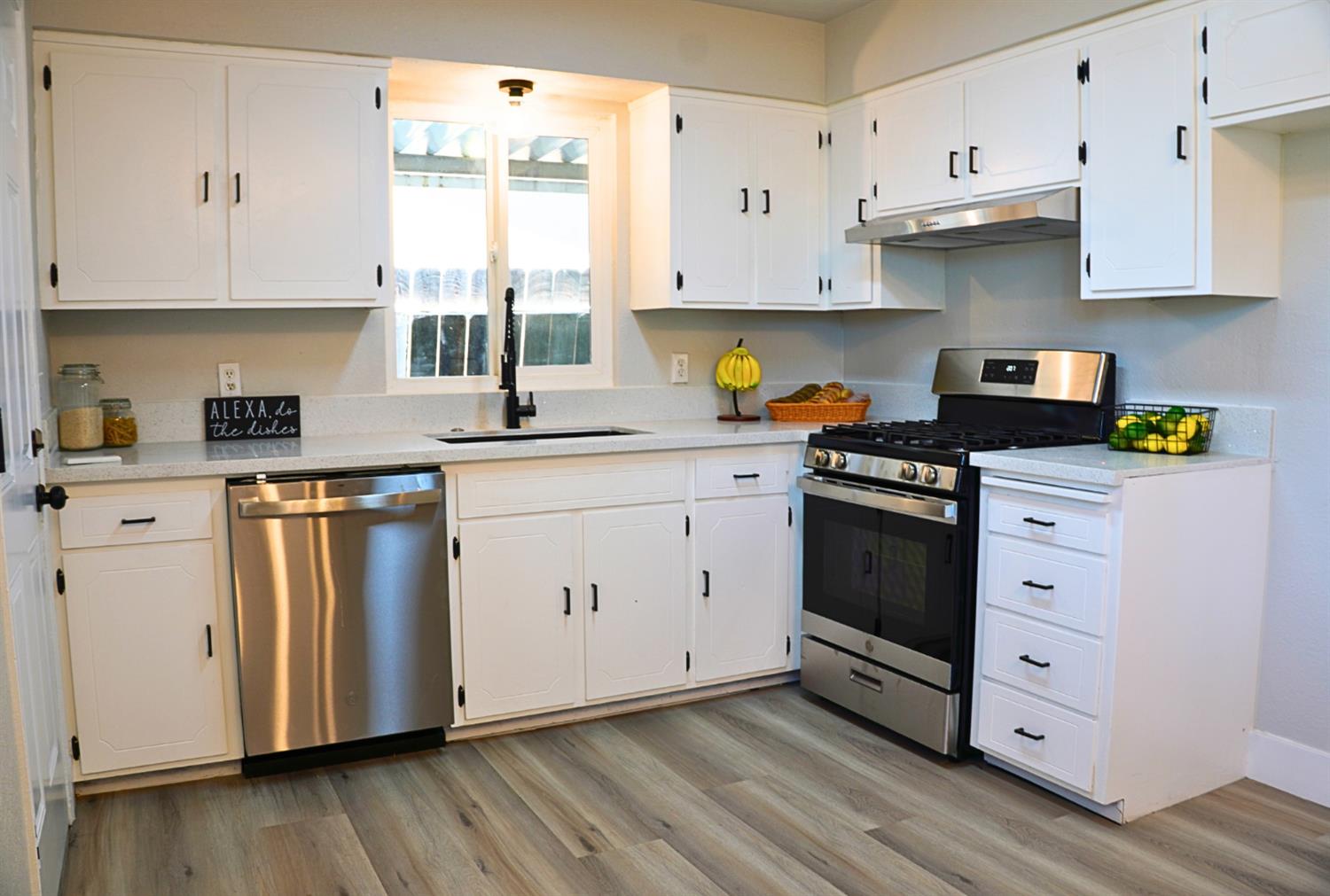 238 W Swift Ave, Clovis, CA 93612