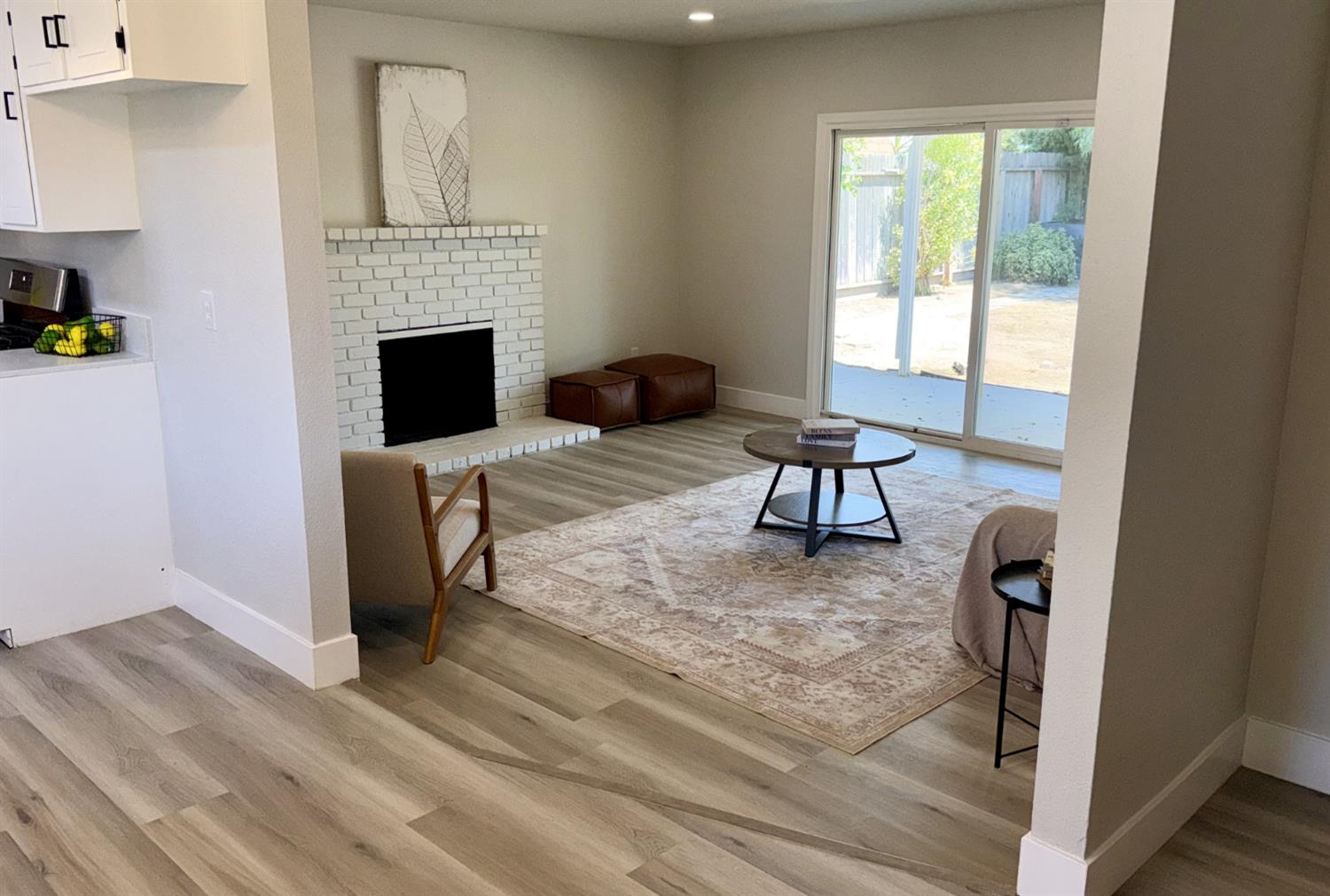238 W Swift Ave, Clovis, CA 93612