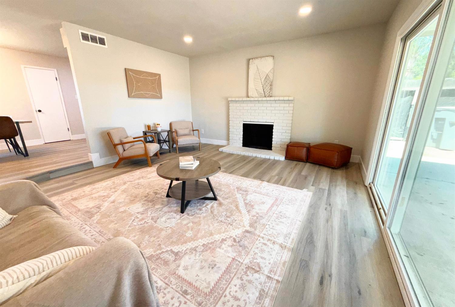 238 W Swift Ave, Clovis, CA 93612