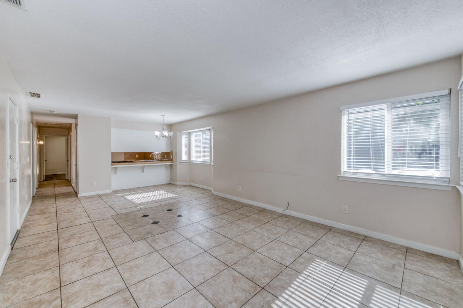 4372 N Cornelia Ave, Fresno, CA 93722