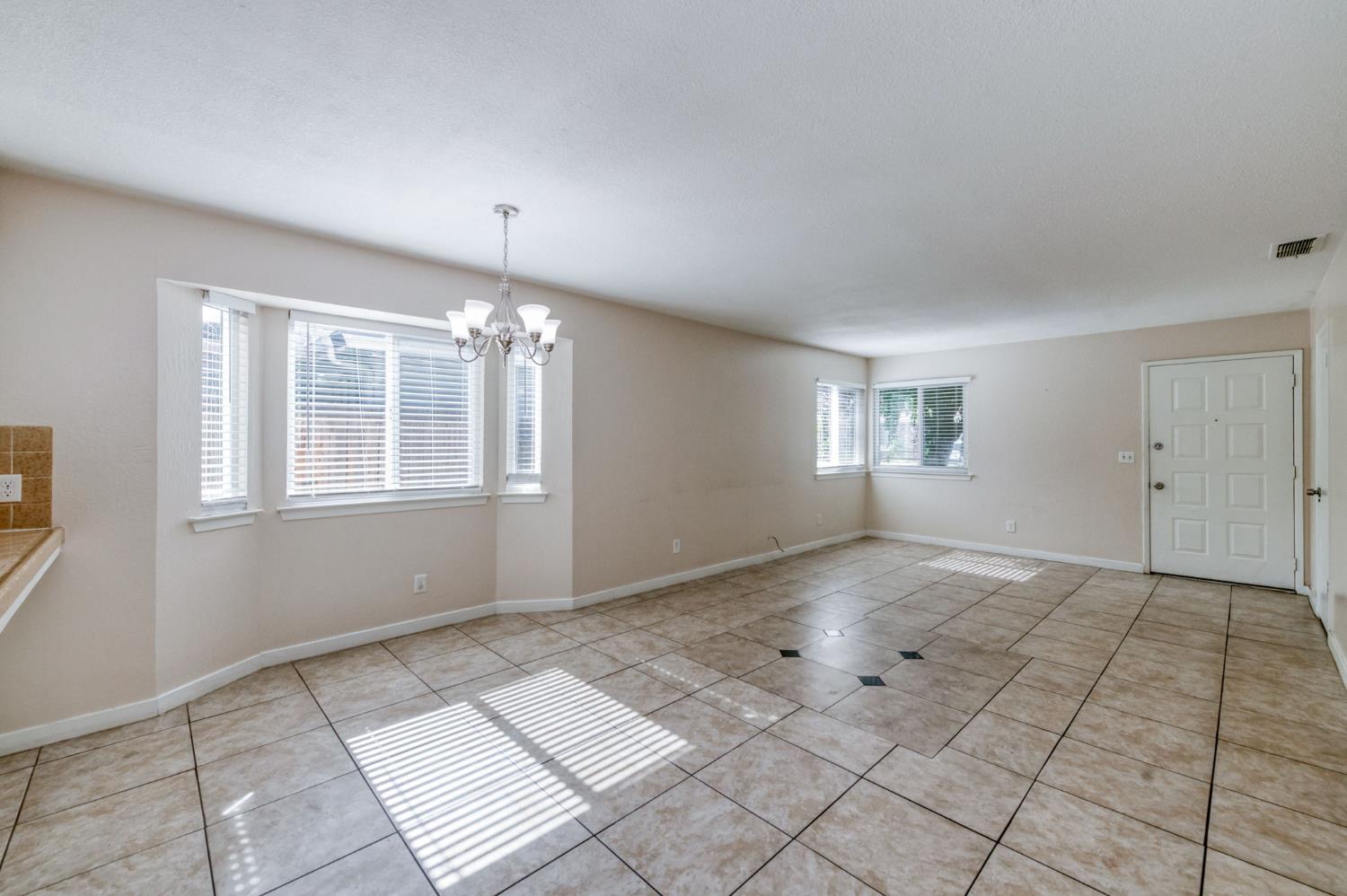 4372 N Cornelia Ave, Fresno, CA 93722