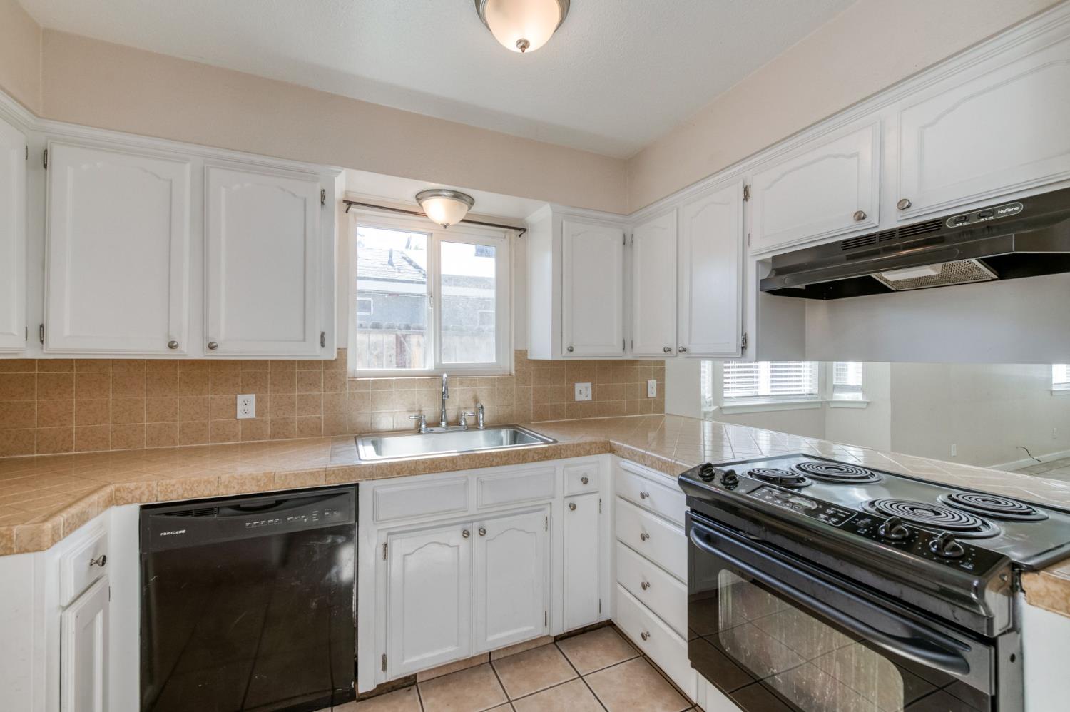 4372 N Cornelia Ave, Fresno, CA 93722