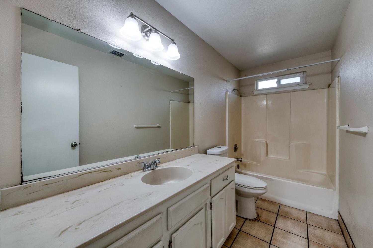 4372 N Cornelia Ave, Fresno, CA 93722