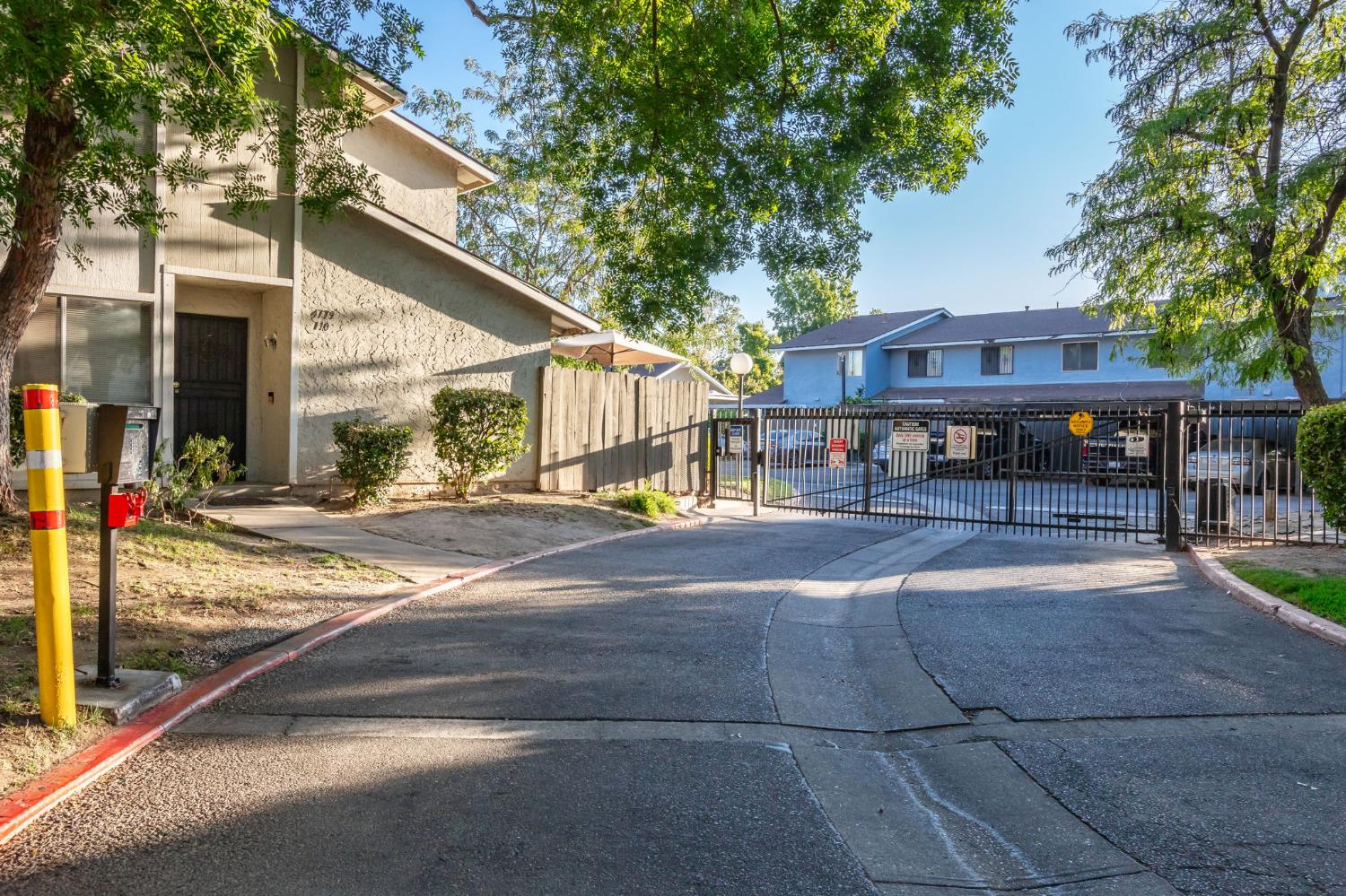 4761 N Cedar Ave #102, Fresno, CA 93726