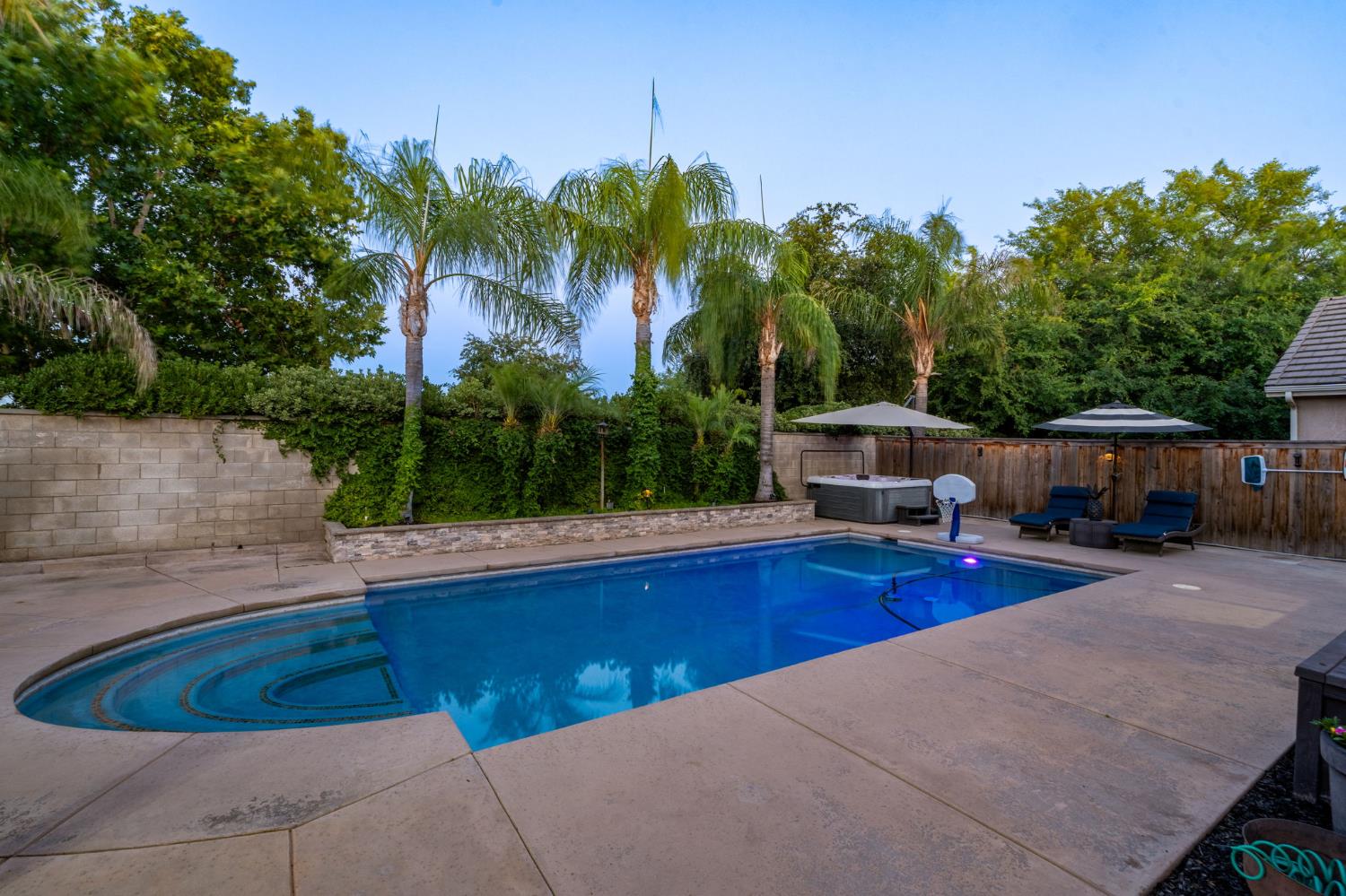 9568 N Ann Ave, Fresno, CA 93720