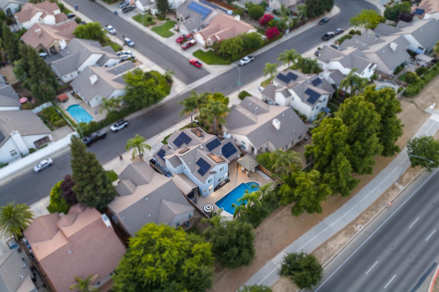 9568 N Ann Ave, Fresno, CA 93720
