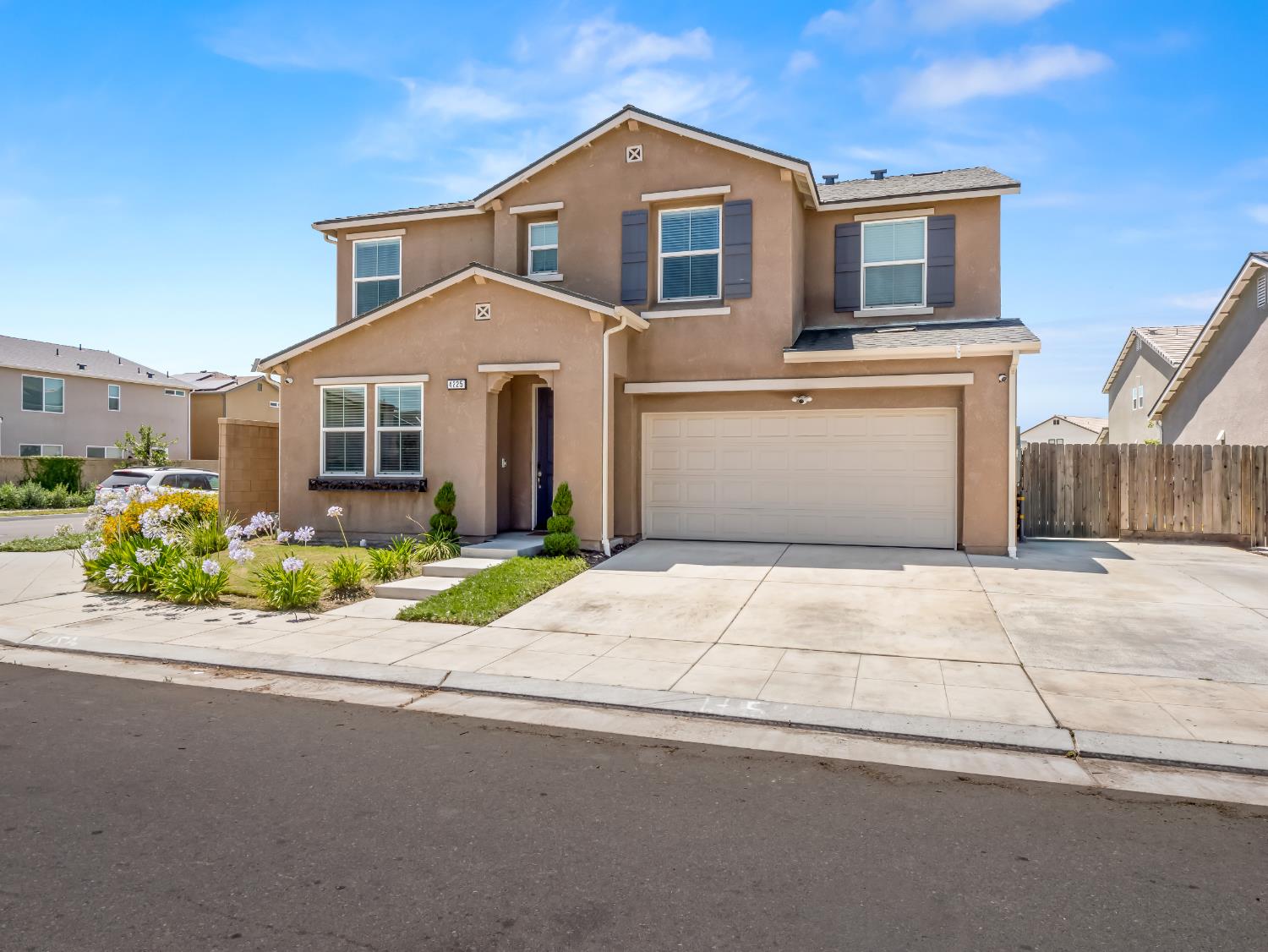 4225 N Sandrini Ave, Fresno, CA 93723