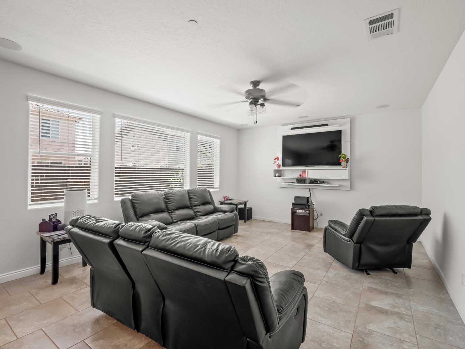 4225 N Sandrini Ave, Fresno, CA 93723