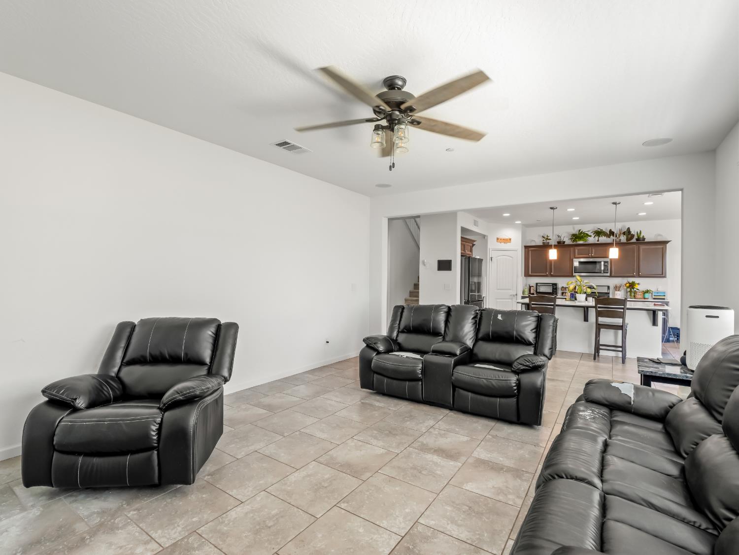 4225 N Sandrini Ave, Fresno, CA 93723