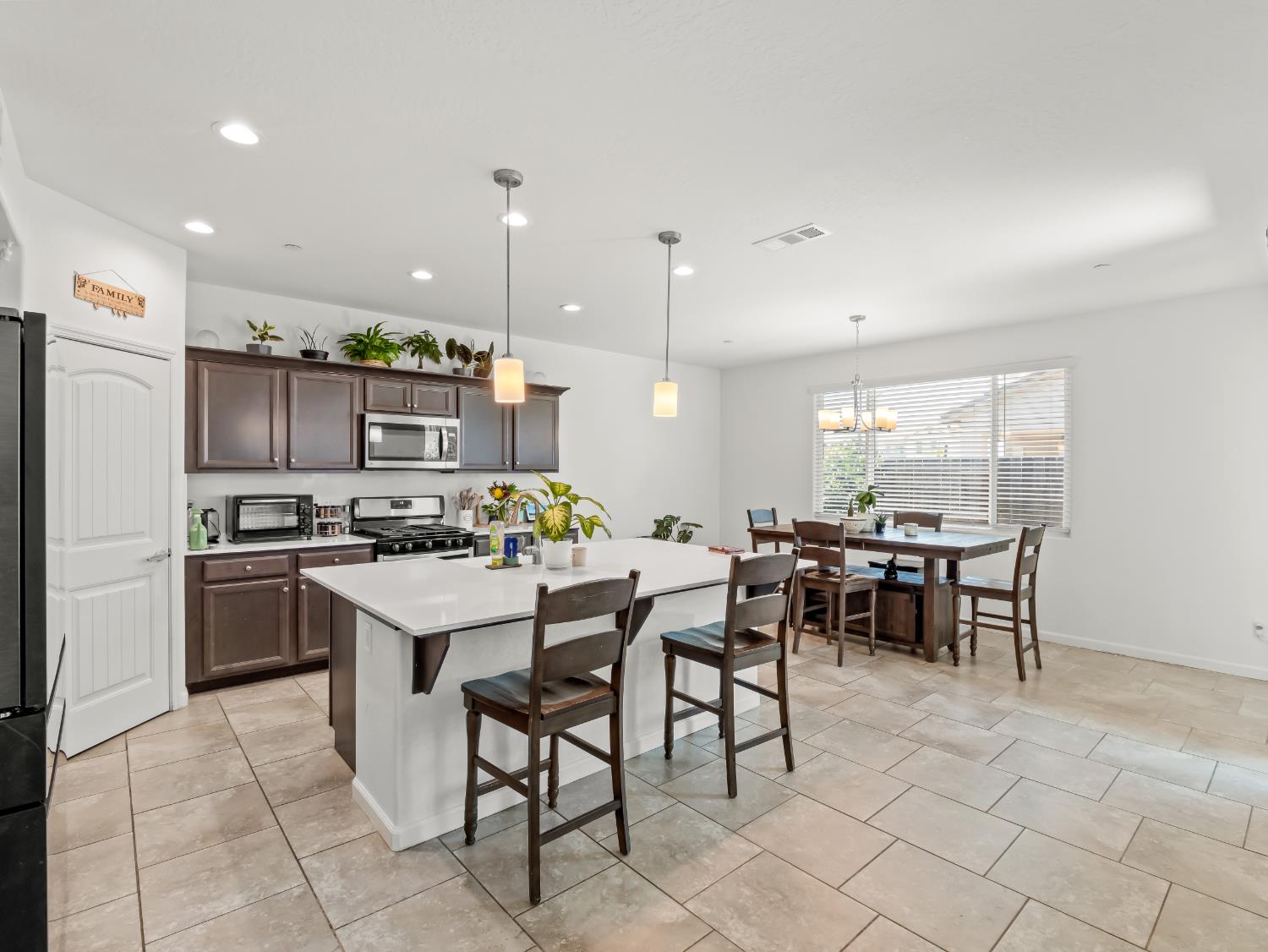 4225 N Sandrini Ave, Fresno, CA 93723